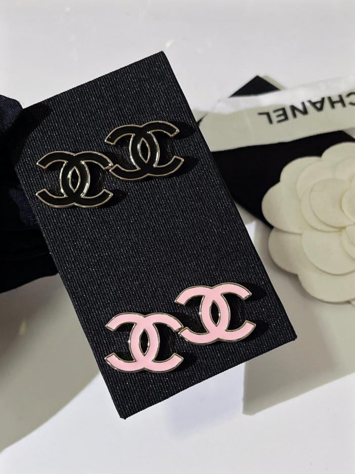 replica,repliche,fake,1:1,earrings,bracelet,ring,jewelry Orecchini Chanel smaltati a doppia C, 25p, in bianco e nero, abbinati (FX6FX) replica,repliche,fake,1:1,earrings,bracelet,ring,jewelry Orecchini Chanel smaltati a doppia C, 25p, in bianco e nero, abbinati (FX6FX)