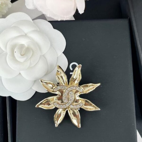 Orecchini Chanel fatti a mano con diamanti e doppia C e girasole (MS52Z)