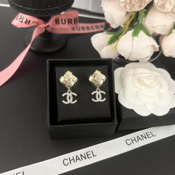 Orecchini pendenti Chanel Colorblock Knot Double C con diamanti (2HV9X)