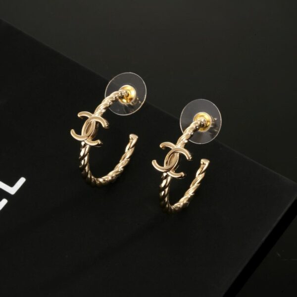 Orecchini Chanel FR Classic Half Circle in oro con doppia C (ZWVZY)