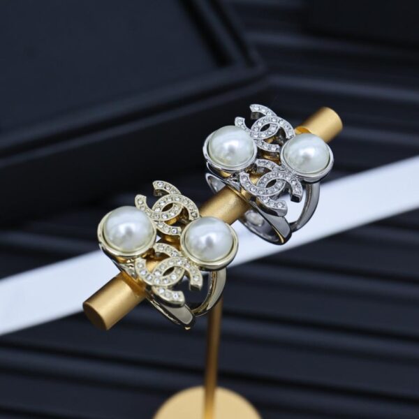 replica,repliche,fake,1:1,earrings,bracelet,ring,jewelry Anello Chanel con lettera quadrata estiva in perle 25s (UBN3S)