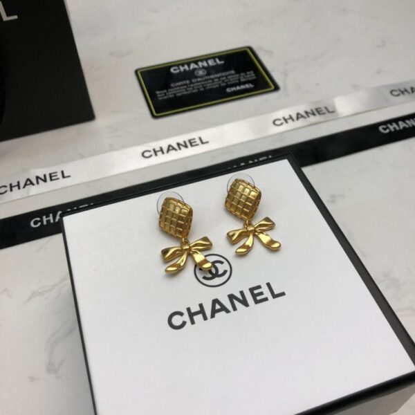 Orecchini vintage Chanel nuovi (O5H07)