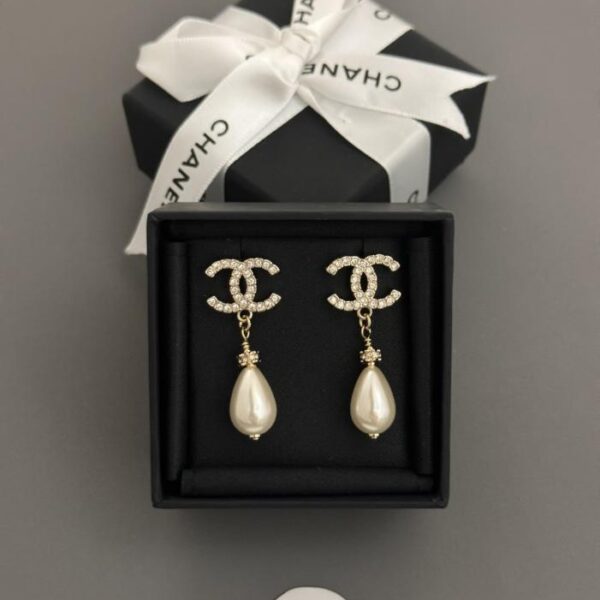 replica,repliche,fake,1:1,earrings,bracelet,ring,jewelry Gli ultimi orecchini a goccia con perle di Chanel sono realizzati in ottone ZP (588MK)