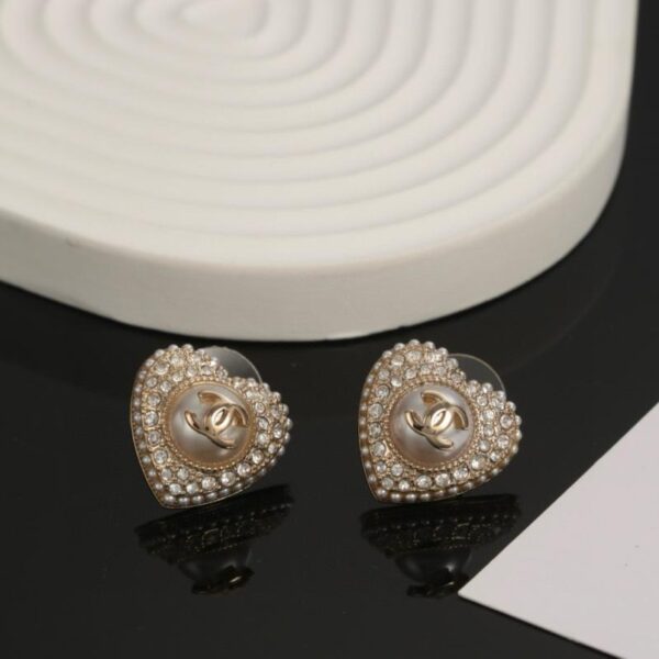 Orecchini Chanel a forma di cuore con pesca (8JXNG)
