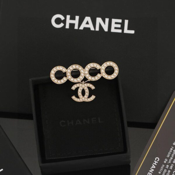 replica,repliche,fake,1:1,earrings,bracelet,ring,jewelry L’ultima spilla di perle di Chanel (MYYNI)