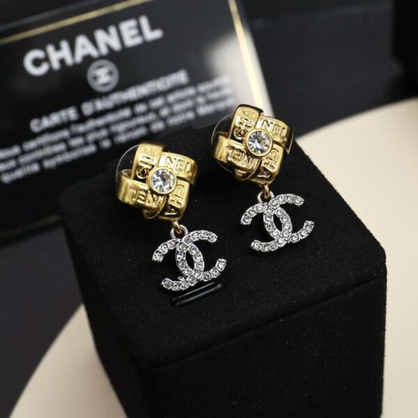 Orecchini Chanel con diamanti e nodo cinese 25A (CLZWW)