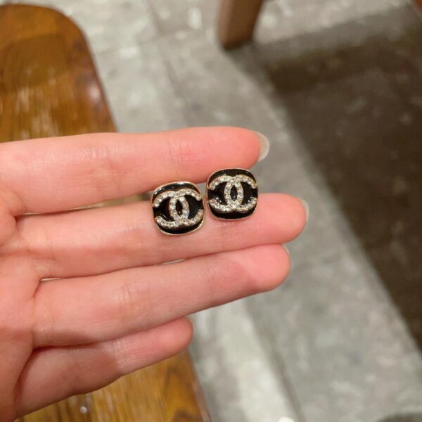 Orecchini vintage Chanel con doppia C, replica originale del logo (3T2FU)