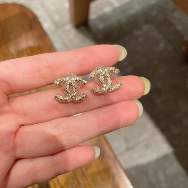 Orecchini vintage Chanel con doppia C, replica originale del logo (H1P1H)