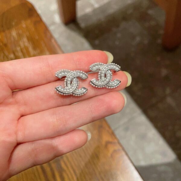 replica,repliche,fake,1:1,earrings,bracelet,ring,jewelry Orecchini Chanel Doppia C di seconda mano (EFR64)