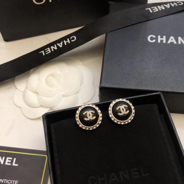 Orecchini rotondi con diamanti Chanel originali di qualità CC (L0M93)