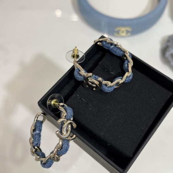 Orecchini a catena in denim con doppia C in oro 25P Chanel (ETR2E)