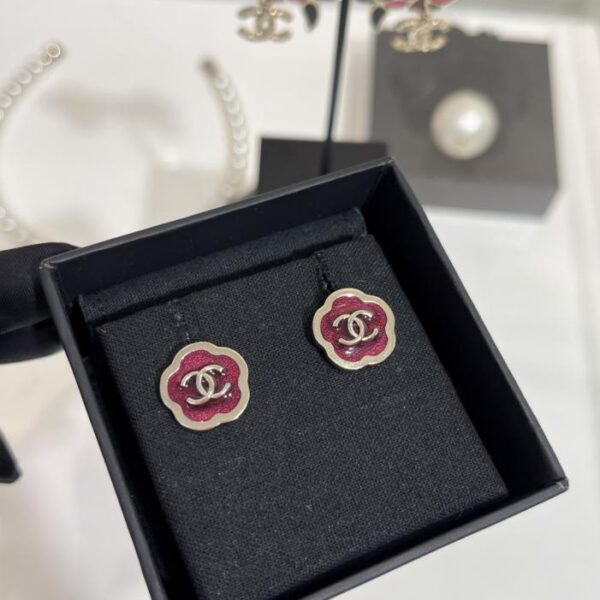 Orecchini Chanel 25A in oro con doppia C e fiore in smalto rosso (EVDL9)