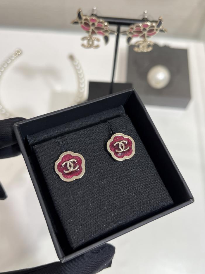 replica,repliche,fake,1:1,earrings,bracelet,ring,jewelry Orecchini Chanel 25A in oro con doppia C e fiore in smalto rosso (EVDL9) replica,repliche,fake,1:1,earrings,bracelet,ring,jewelry Orecchini Chanel 25A in oro con doppia C e fiore in smalto rosso (EVDL9)