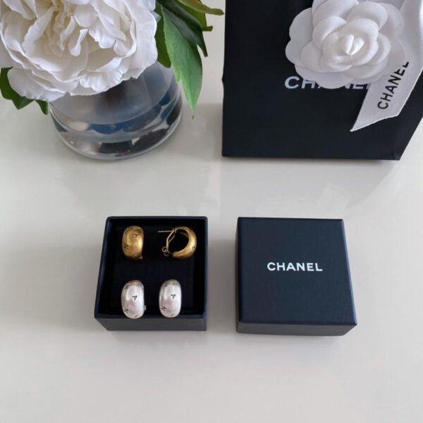 Orecchini piccoli a semicerchio Chanel Graffiti (NFJP5)