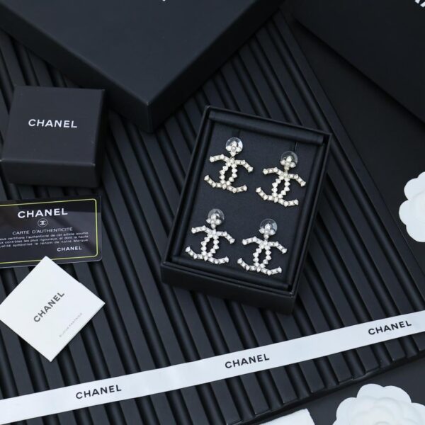 Orecchini Chanel con doppia C grande e diamanti (ZXVCR)