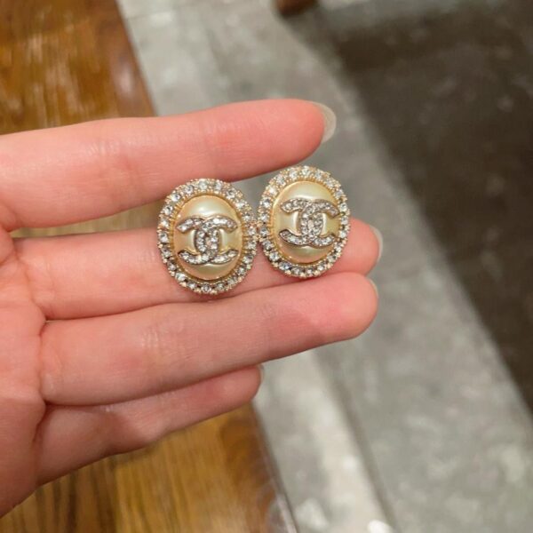 Orecchini vintage Chanel con doppia C, replica originale del logo (OTLS1)