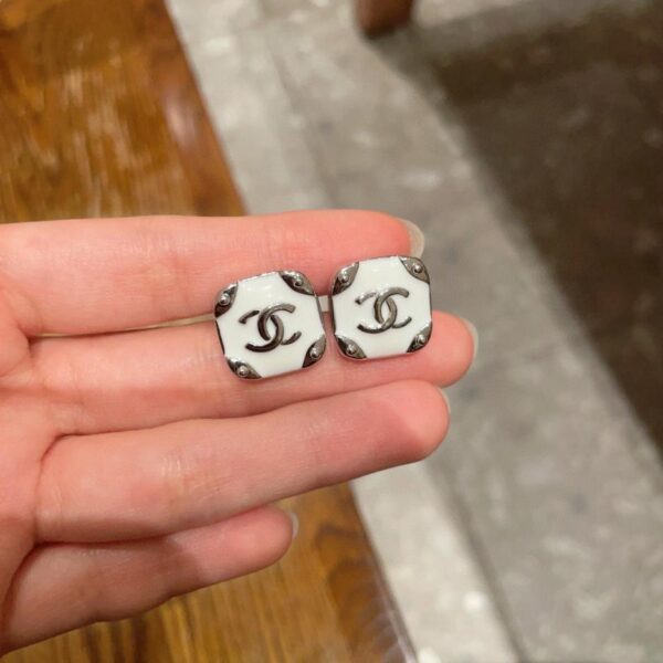 replica,repliche,fake,1:1,earrings,bracelet,ring,jewelry Orecchini Chanel vintage con doppia C, replica originale del logo (ANSF3)