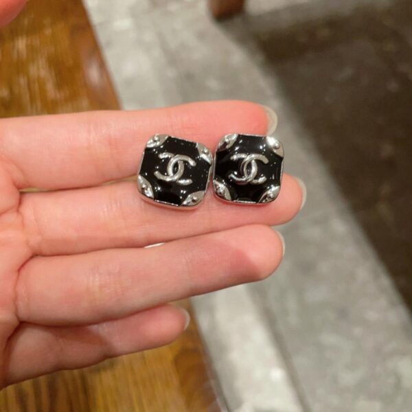 replica,repliche,fake,1:1,earrings,bracelet,ring,jewelry Orecchini vintage Chanel con doppia C, replica originale del logo (MELSG)