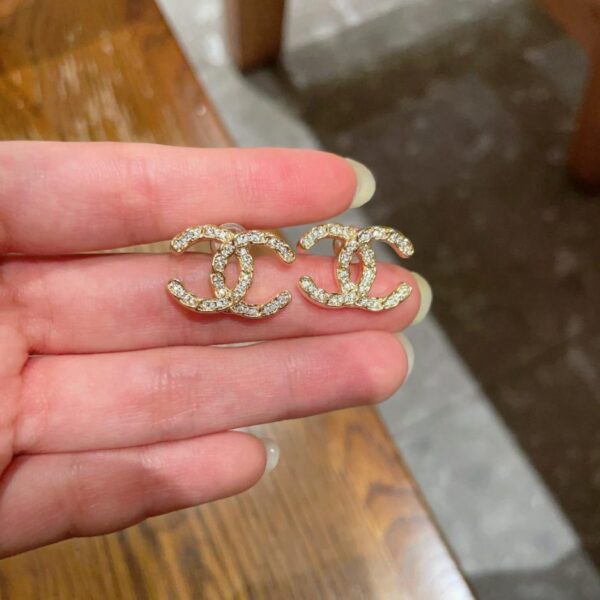 Orecchini Chanel Doppia C di seconda mano (OBWH2)