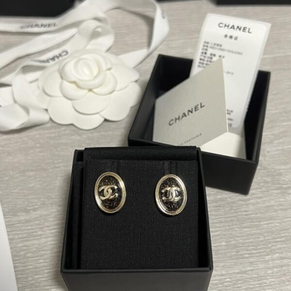 Orecchini ovali Chanel 25a in ossidiana glitterata lavorati a mano (OU5Y1)