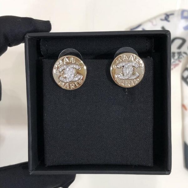 Orecchini rotondi Chanel 25A in argento con doppia C e diamanti in oro (MYABZ)