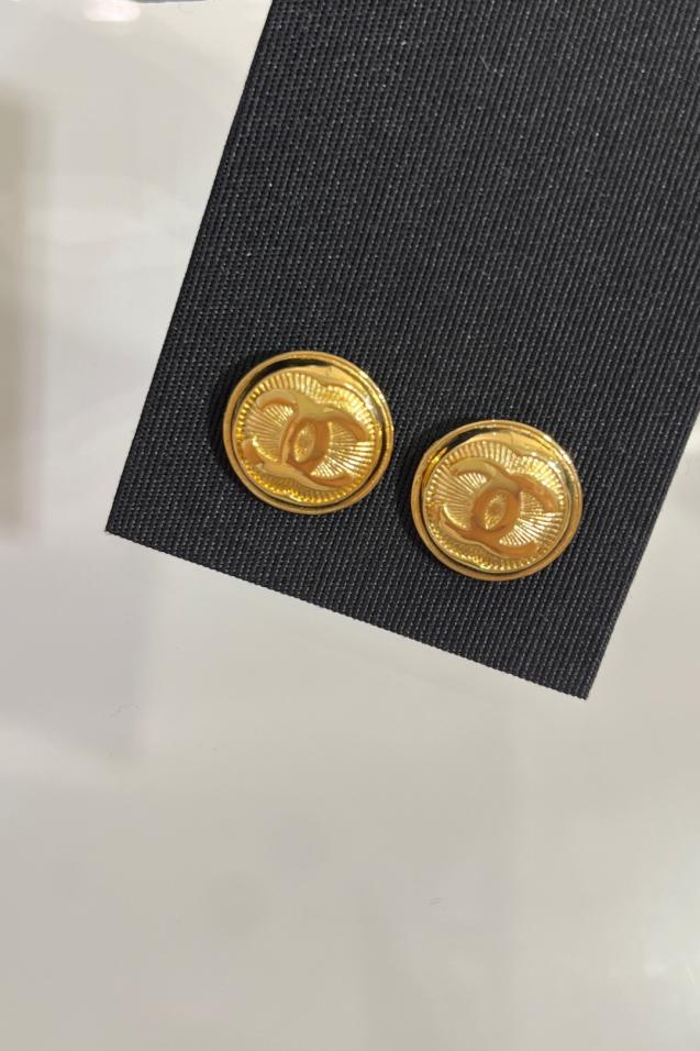 replica,repliche,fake,1:1,earrings,bracelet,ring,jewelry Orecchini pendenti rotondi con doppia C in oro spazzolato Chanel 25A New Retro (VPXQF) replica,repliche,fake,1:1,earrings,bracelet,ring,jewelry Orecchini pendenti rotondi con doppia C in oro spazzolato Chanel 25A New Retro (VPXQF)
