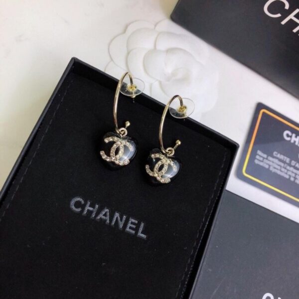 Nuovi orecchini Chanel con logo classico a forma di cuore color pesca e diamanti (PPA85)