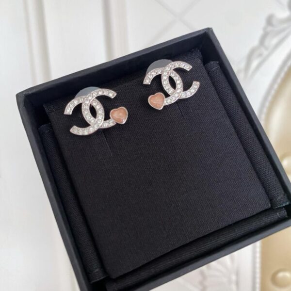 Orecchini Chanel con doppia C a forma di cuore azzurro chiaro (E4SEJ)