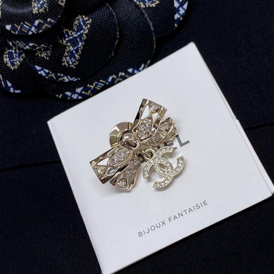 replica,repliche,fake,1:1,earrings,bracelet,ring,jewelry Spilla pendente a forma di C con fiocco cavo Chanel (5BDXN) replica,repliche,fake,1:1,earrings,bracelet,ring,jewelry Spilla pendente a forma di C con fiocco cavo Chanel (5BDXN)