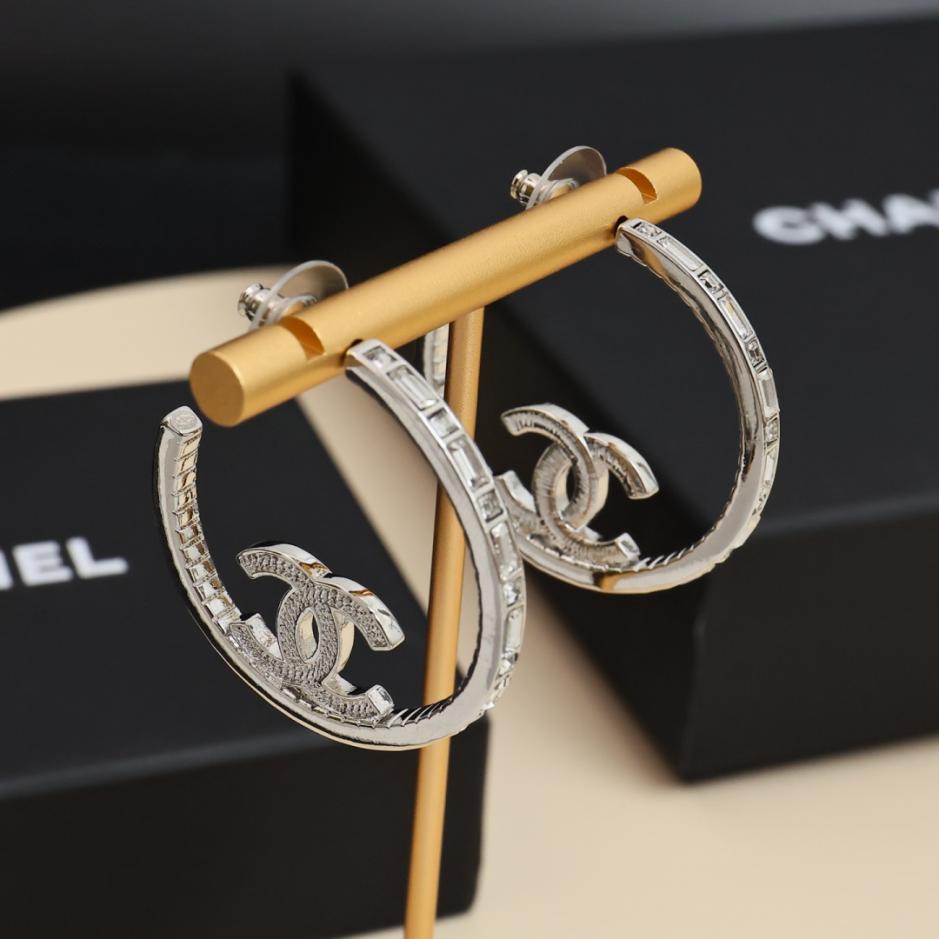 replica,repliche,fake,1:1,earrings,bracelet,ring,jewelry Orecchini Chanel con doppia C e diamanti cavi (ZRJRL) replica,repliche,fake,1:1,earrings,bracelet,ring,jewelry Orecchini Chanel con doppia C e diamanti cavi (ZRJRL)