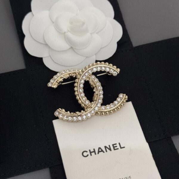 replica,repliche,fake,1:1,earrings,bracelet,ring,jewelry Spilla Chanel CC con diamanti, ultima arrivata, in ottone ZP (U93FB)