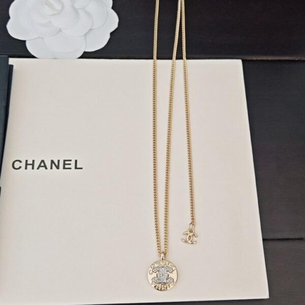 Collana Chanel CC rotonda in oro chiaro, materiale in ottone ZP (1S2LZ)