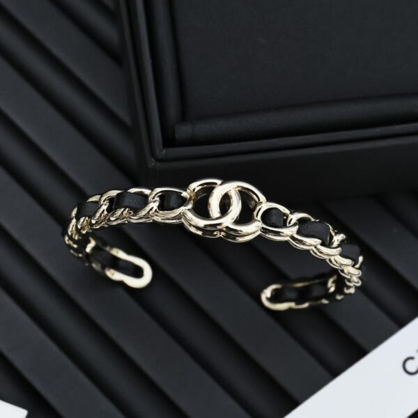 Bracciale Chanel in pelle e oro nero con doppia C (WR9S6)