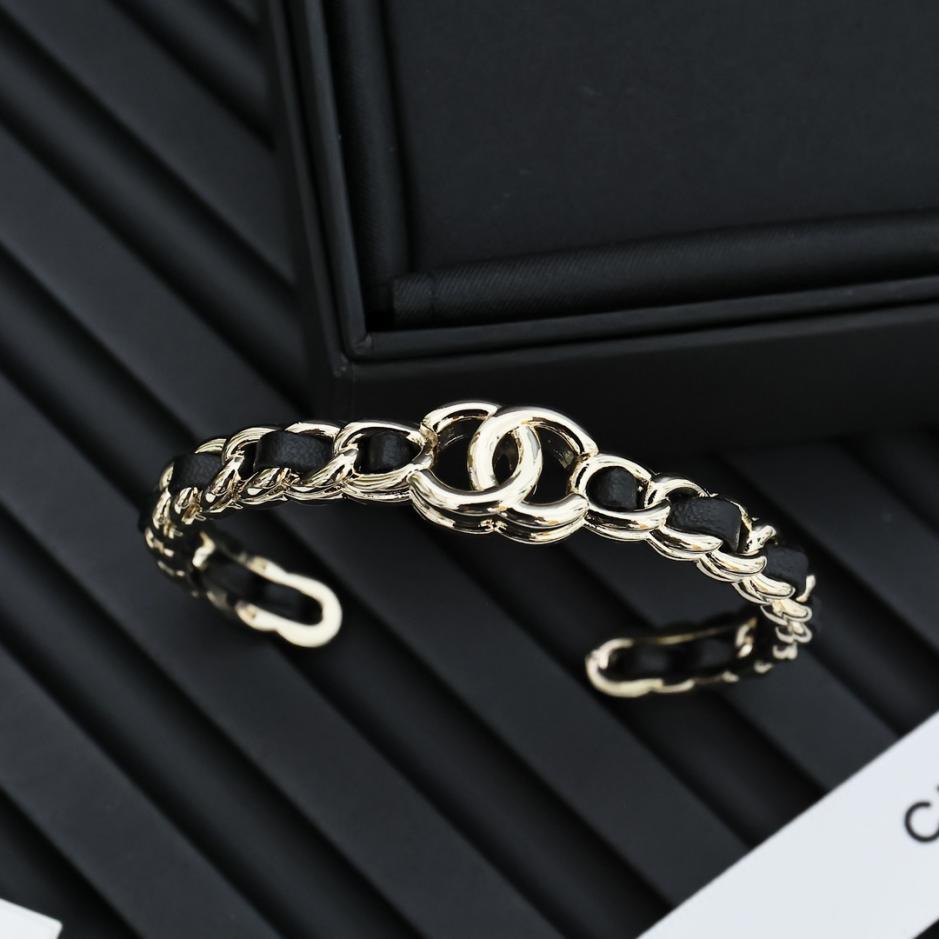 replica,repliche,fake,1:1,earrings,bracelet,ring,jewelry Bracciale Chanel in pelle e oro nero con doppia C (WR9S6) replica,repliche,fake,1:1,earrings,bracelet,ring,jewelry Bracciale Chanel in pelle e oro nero con doppia C (WR9S6)
