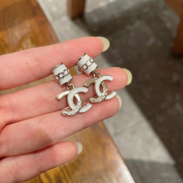Orecchini vintage Chanel con doppia C, replica originale del logo (0AE18)