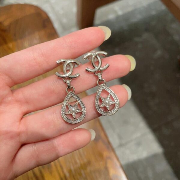 Orecchini Chanel vintage con doppia C, replica originale del logo (P0KJO)