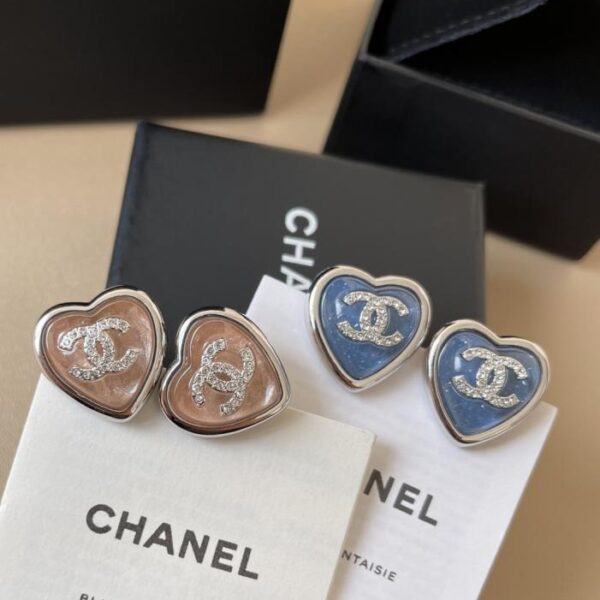 Orecchini Chanel 25P a forma di cuore in vetro (3199F)