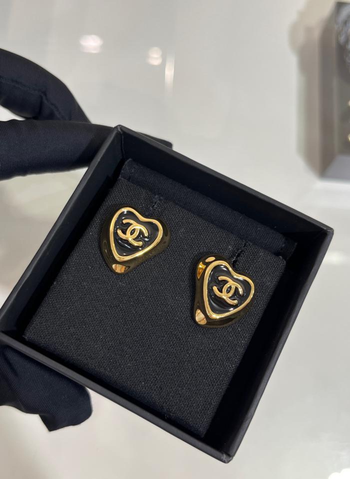 replica,repliche,fake,1:1,earrings,bracelet,ring,jewelry Orecchini Chanel 25A New Black Smalto Oro Doppia C Cuore (7OQ3M) replica,repliche,fake,1:1,earrings,bracelet,ring,jewelry Orecchini Chanel 25A New Black Smalto Oro Doppia C Cuore (7OQ3M)