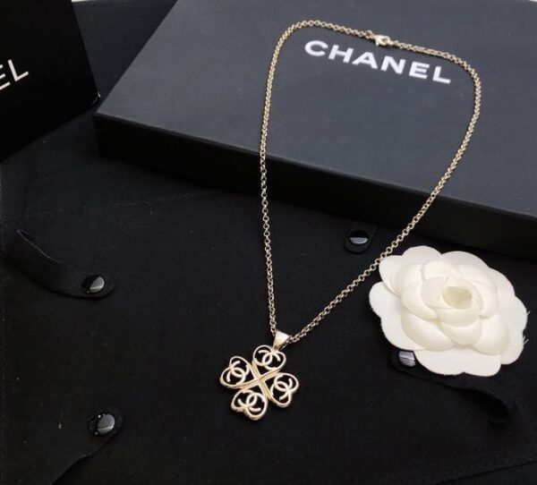 replica,repliche,fake,1:1,earrings,bracelet,ring,jewelry Collana corta Chanel 22p con cuore a doppia C piccola cava (QREBJ)