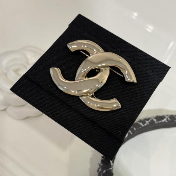 replica,repliche,fake,1:1,earrings,bracelet,ring,jewelry Spilla Chanel a doppia C intrecciata con specchio dorato, anni ’20 (B85MU)