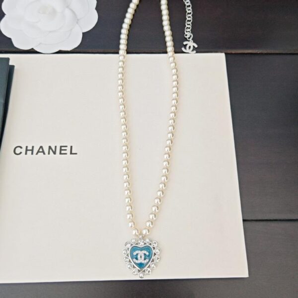replica,repliche,fake,1:1,earrings,bracelet,ring,jewelry L’ultima collana di perle a forma di cuore blu di Chanel è realizzata in ottone (CUQSJ)