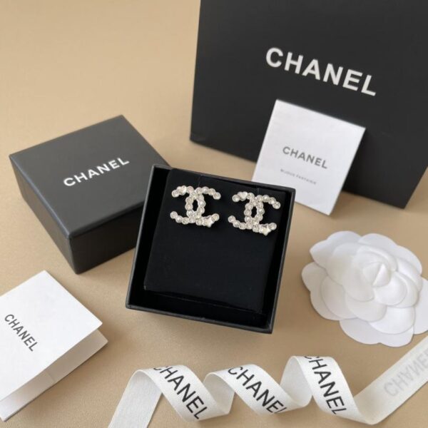 Nuovi orecchini Chanel da 25 pence (ER8YY)
