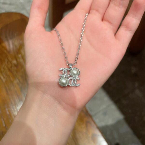 replica,repliche,fake,1:1,earrings,bracelet,ring,jewelry Collana vintage con lettera Chanel (NYMW9)