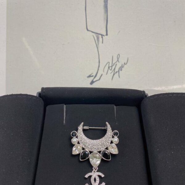 replica,repliche,fake,1:1,earrings,bracelet,ring,jewelry Spilla Chanel (7TLC6)