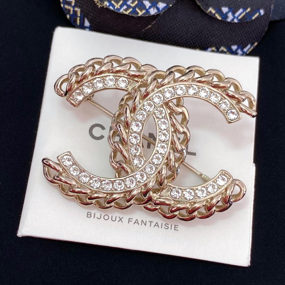 replica,repliche,fake,1:1,earrings,bracelet,ring,jewelry La spilla Chanel Double C ha i bordi scavati e la doppia C centrale è impreziosita da cristalli Swarovski (BM08W) replica,repliche,fake,1:1,earrings,bracelet,ring,jewelry La spilla Chanel Double C ha i bordi scavati e la doppia C centrale è impreziosita da cristalli Swarovski (BM08W)