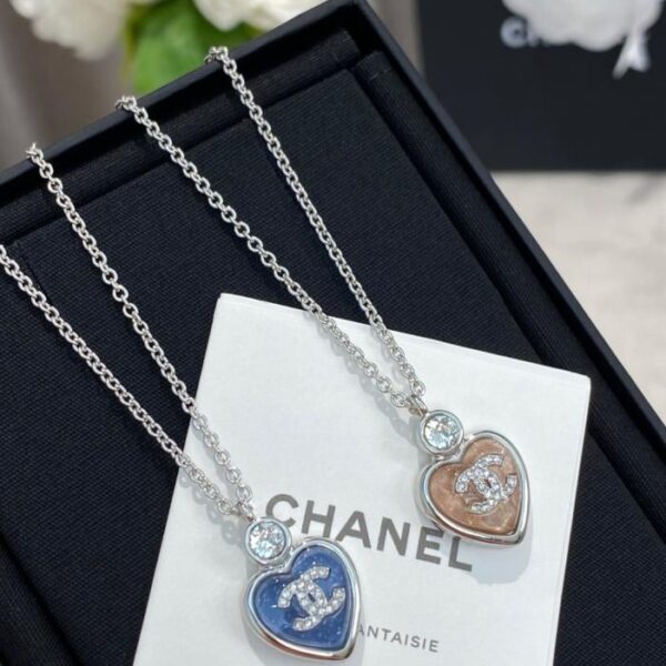 replica,repliche,fake,1:1,earrings,bracelet,ring,jewelry Collana Chanel con cuore in strass blu e rosa (7W6H2)
