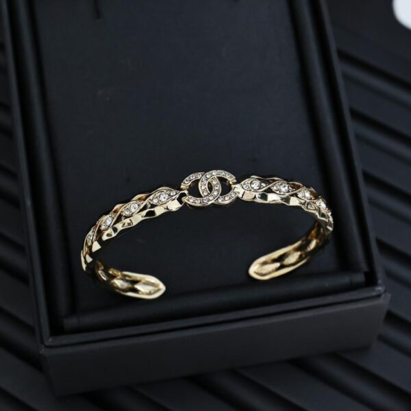 replica,repliche,fake,1:1,earrings,bracelet,ring,jewelry Bracciale Chanel 24b con motivo a onde popolari (7P40V)