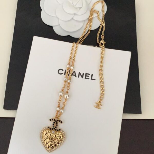 replica,repliche,fake,1:1,earrings,bracelet,ring,jewelry L’ultima collana a forma di cuore d’oro di Chanel è realizzata in ottone (X6UE7)