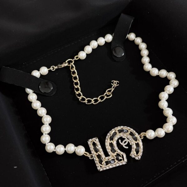 Collana di perle CHANEL a 5 lettere (UP73B)