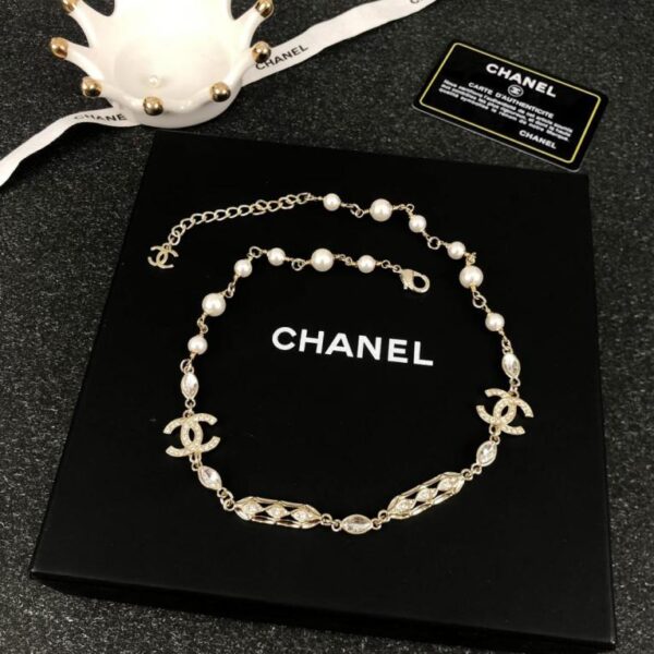 Collana Chanel con doppia C, perle e diamanti Horse Eye (K1QK0)